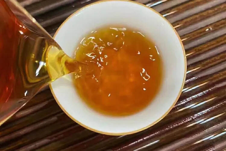 ??2005年鹏程茶厂 古树班章王贡饼 。杜琼芝巅峰