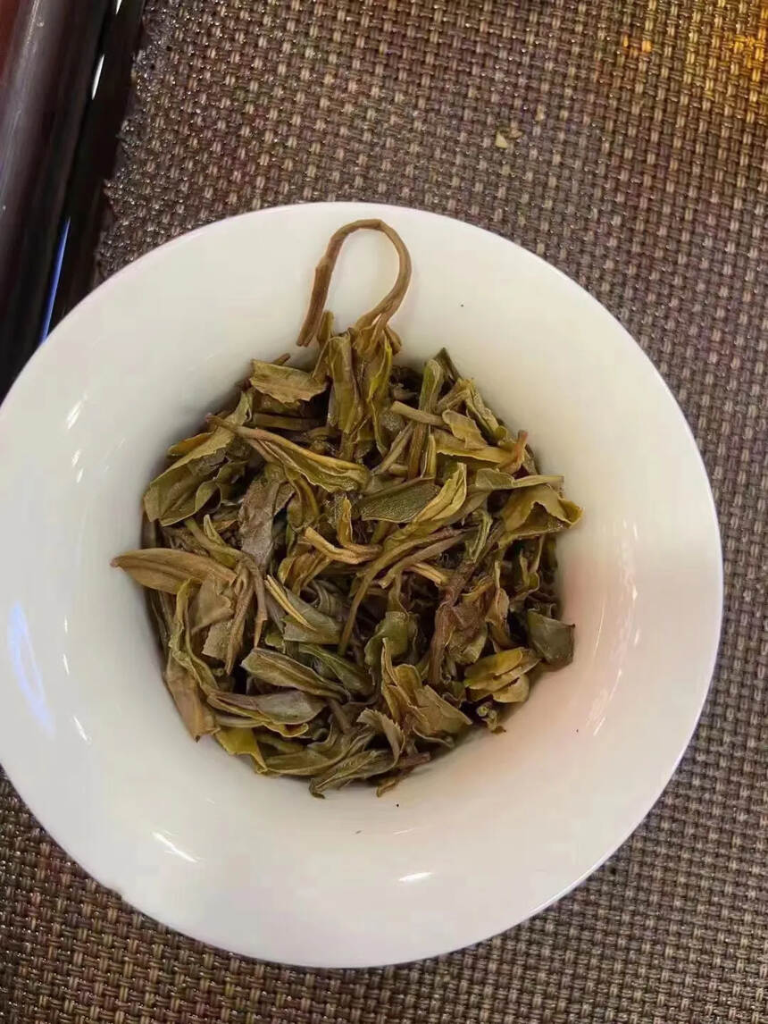 2019年象明茶厂纯料老班章古树茶，357克/片，5