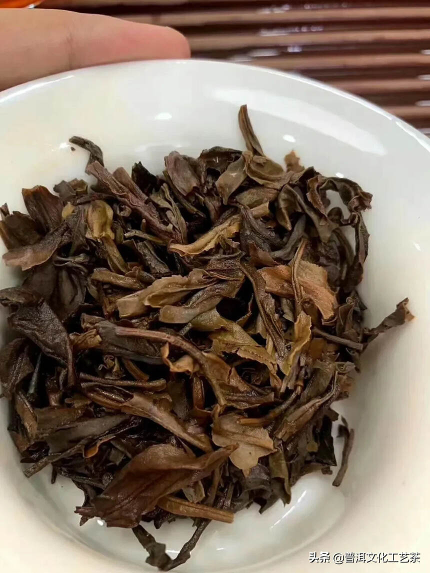 2005年永明布朗生态古树茶，357克/片，7片/提