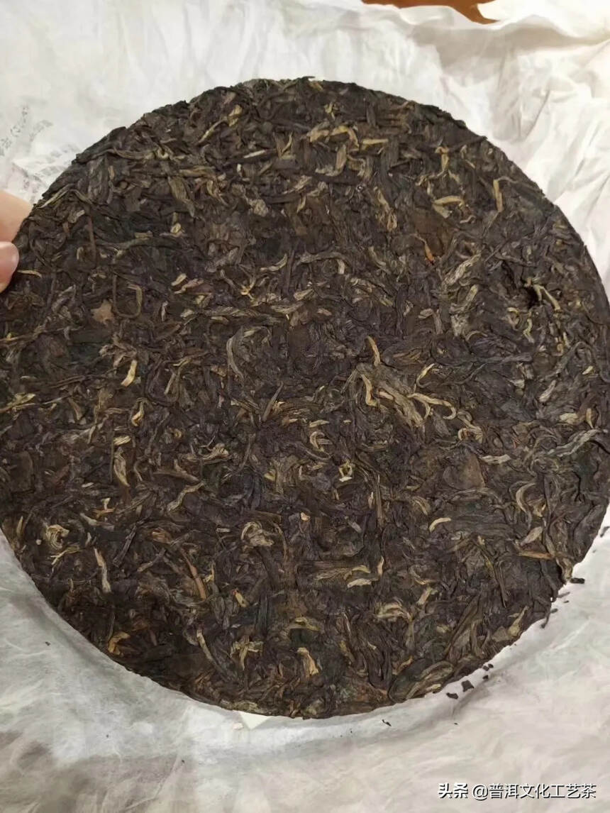 2004年  南峤茶厂  班章有机铁饼
规格 : 1