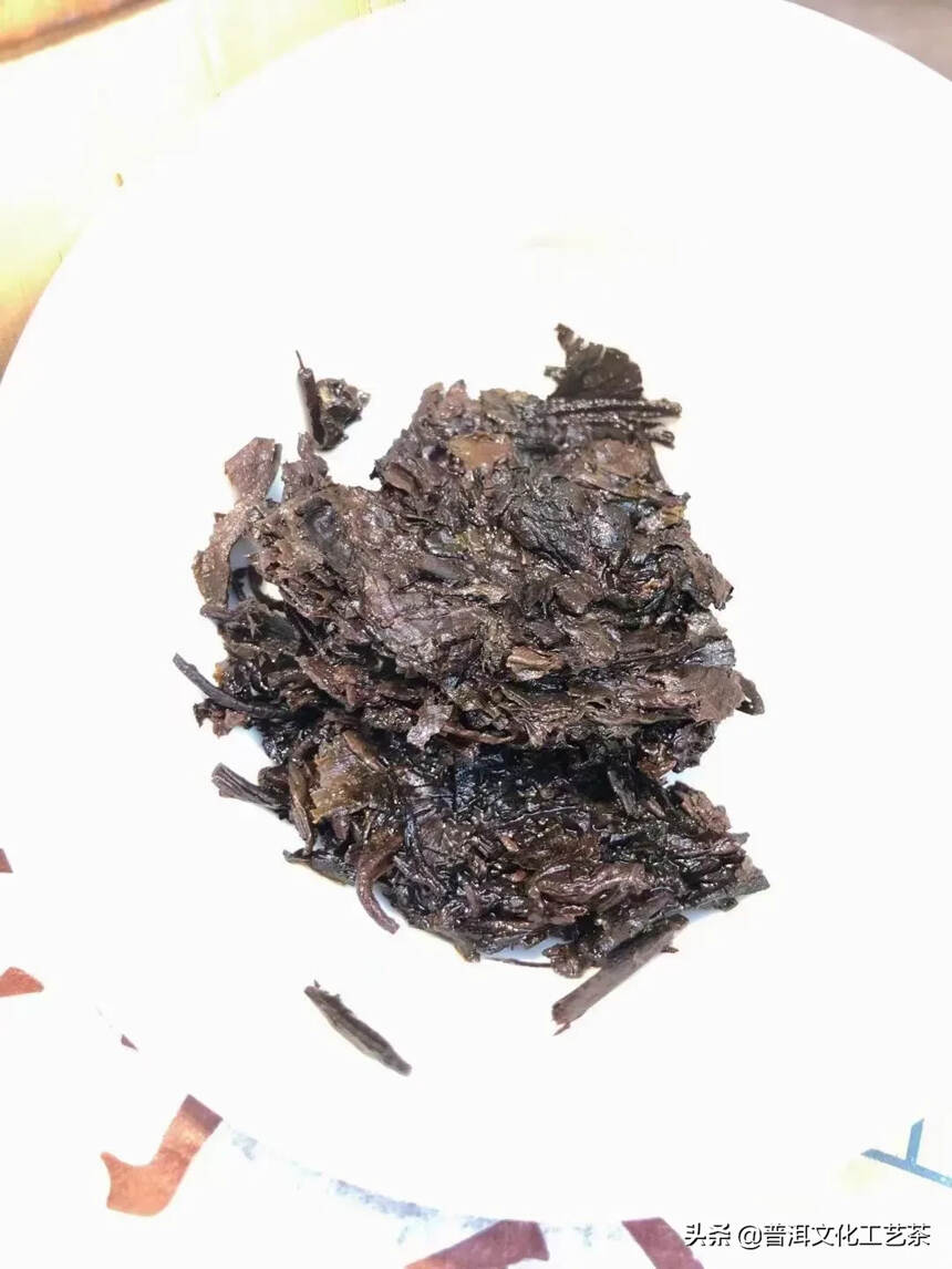 2005年兴海茶厂班章有机老熟茶
42片竹筐装，陈香