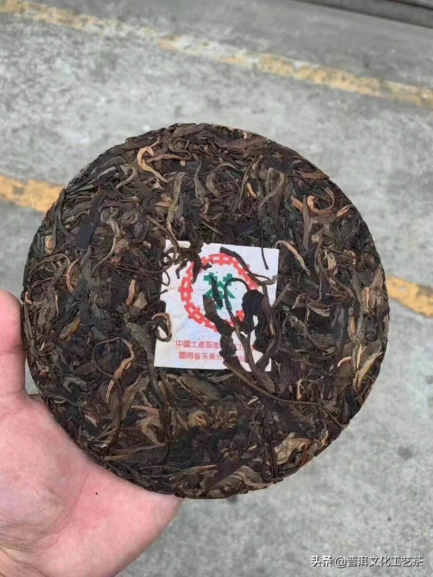 2002年易武生态绿印普洱茶生茶，357克/片，7片