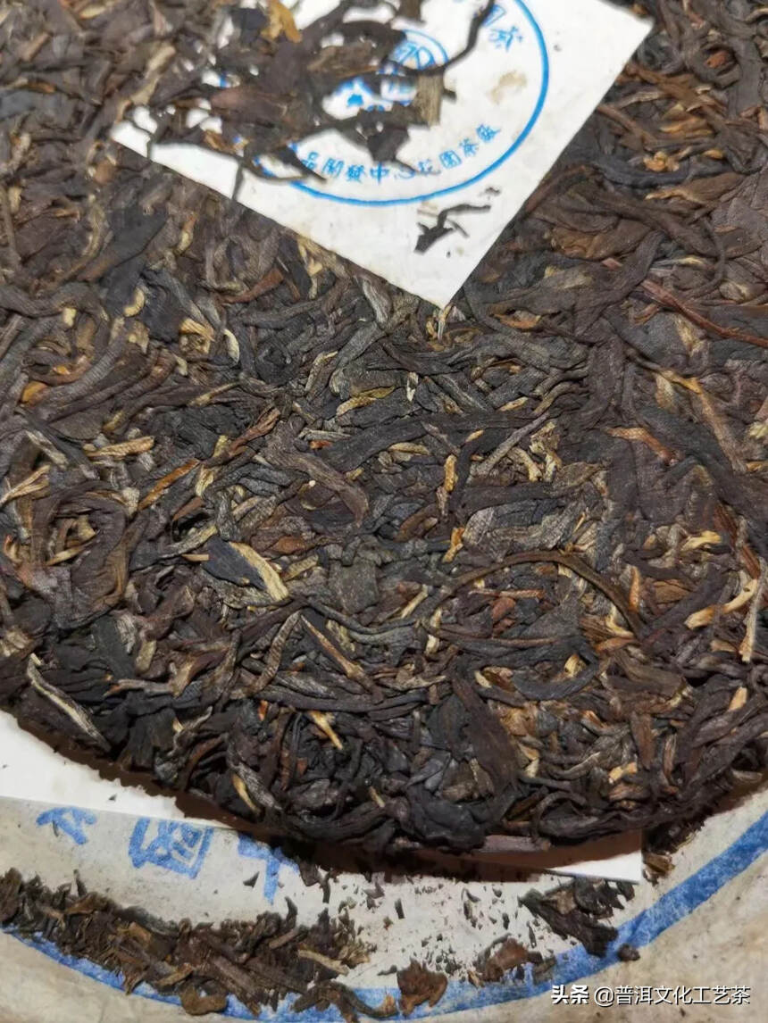 2000年花园茶厂蓝印圆茶
一饼357克，一提7饼，