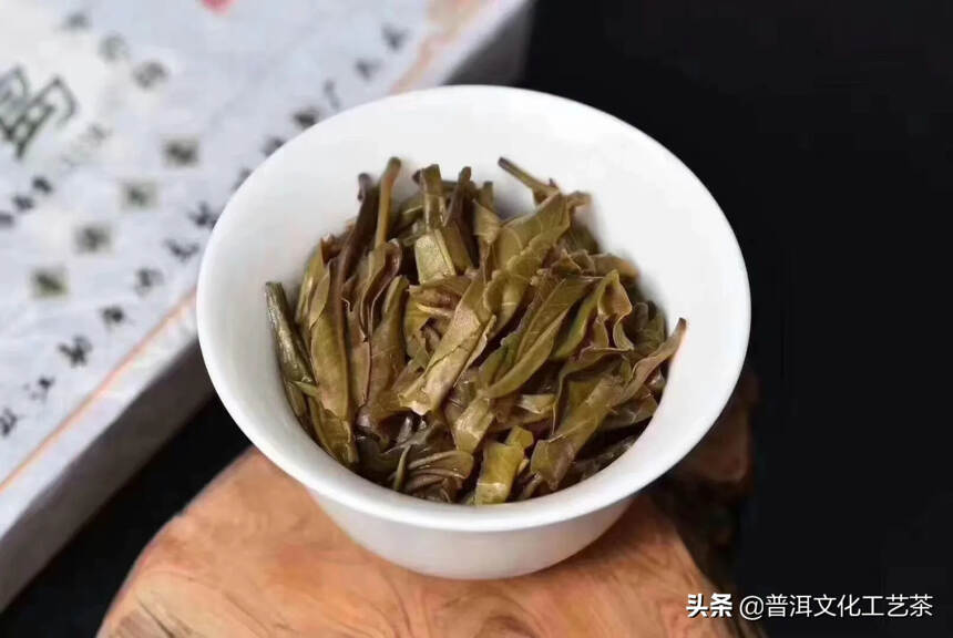 冰岛古树，喝过的都说好，冰岛古树生茶，333克盒装。