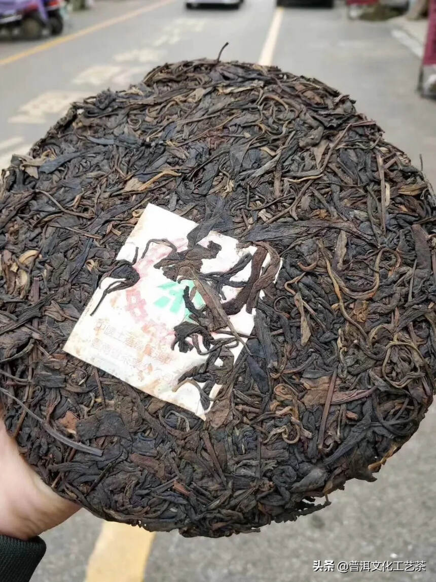 珍藏好茶
02年中茶薄纸小绿印ㄧ老树茶 201批次（