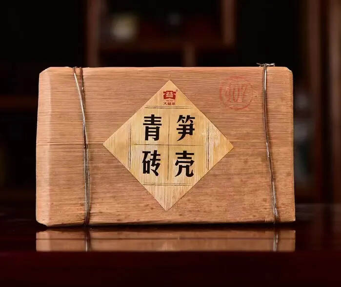 2012年大益201批笋壳青砖，生茶，250克/砖