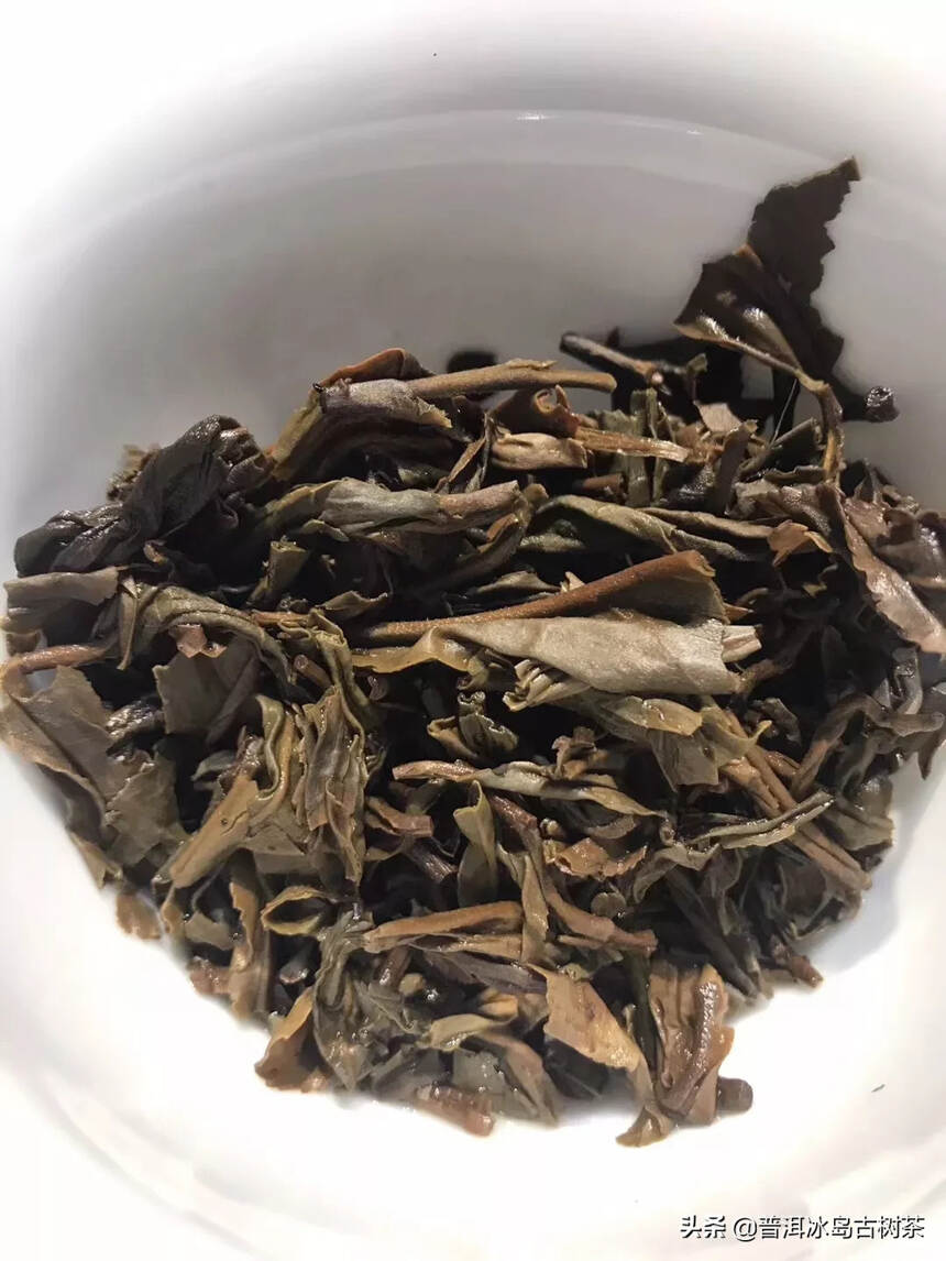 2002年 班章沱茶
规格:100g/沱  一条5沱