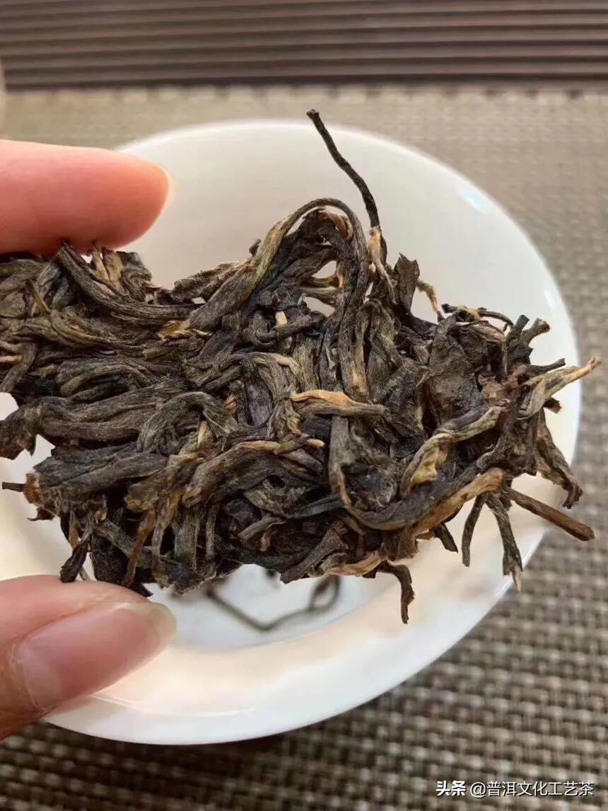 2004年凤临茶厂班章千年古茶树茶生茶， 1000g