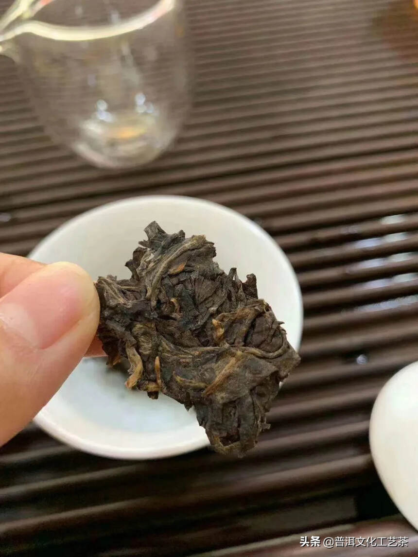 2006年象明茶厂攸乐山老树石磨饼，400克/片，回