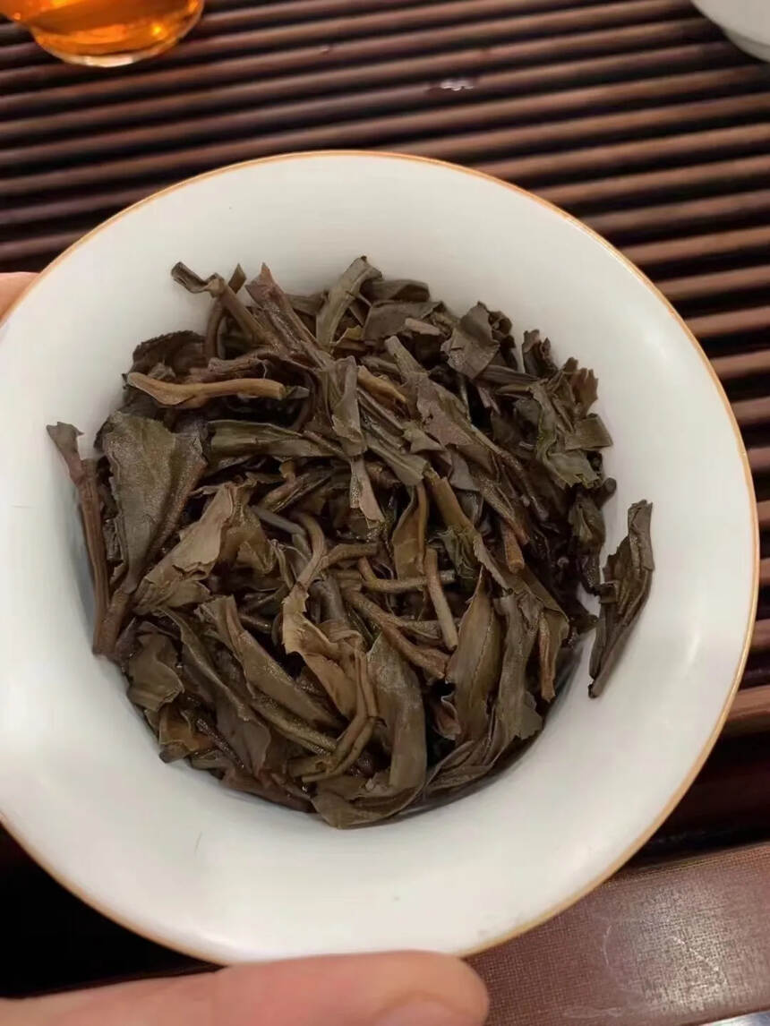 2003年凤临茶厂千年古茶树茶，班章茶区选料，白菜味