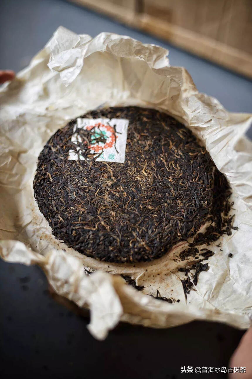 90年代厚纸易武老树圆茶，400克，由富华定制。此茶
