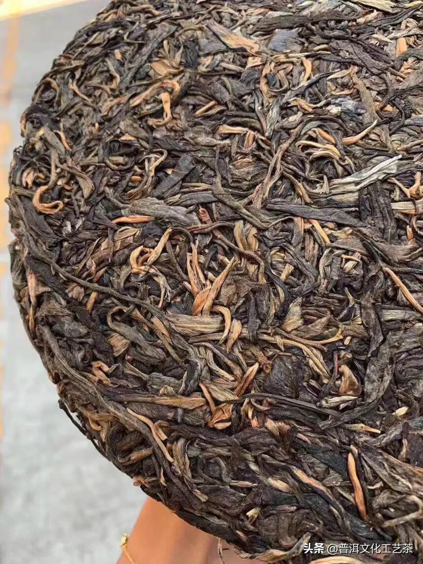 2004年凤临茶厂班章千年古茶树茶生茶， 1000g