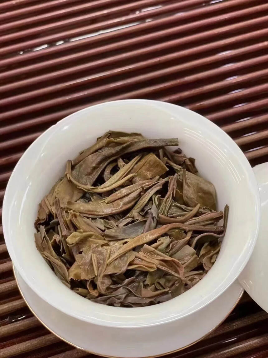 2014年凤牌 冰岛古树茶，357克/片，7片/提，