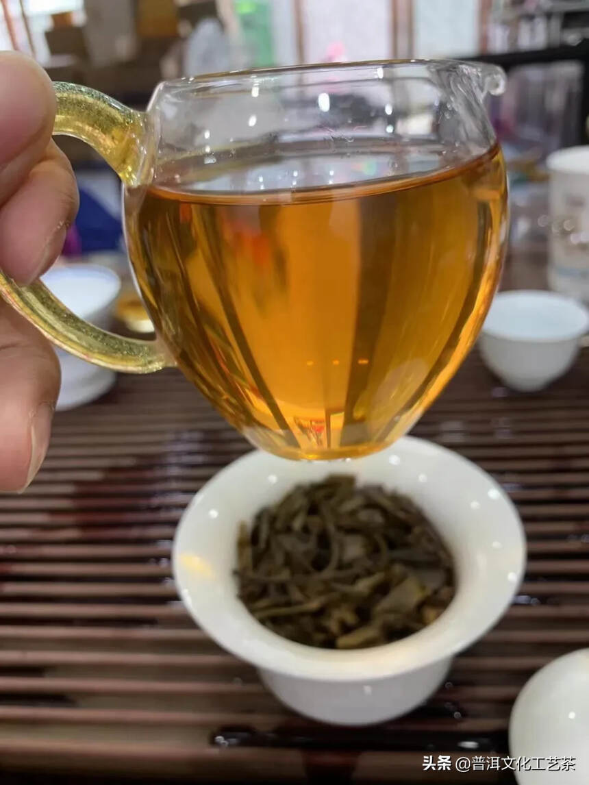 2006年象明茶厂冰岛古树茶，产品规格：357克/片