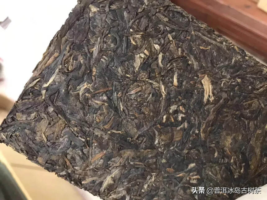 02年可以兴生茶砖茶，一片380克，一包4片 ！一箱