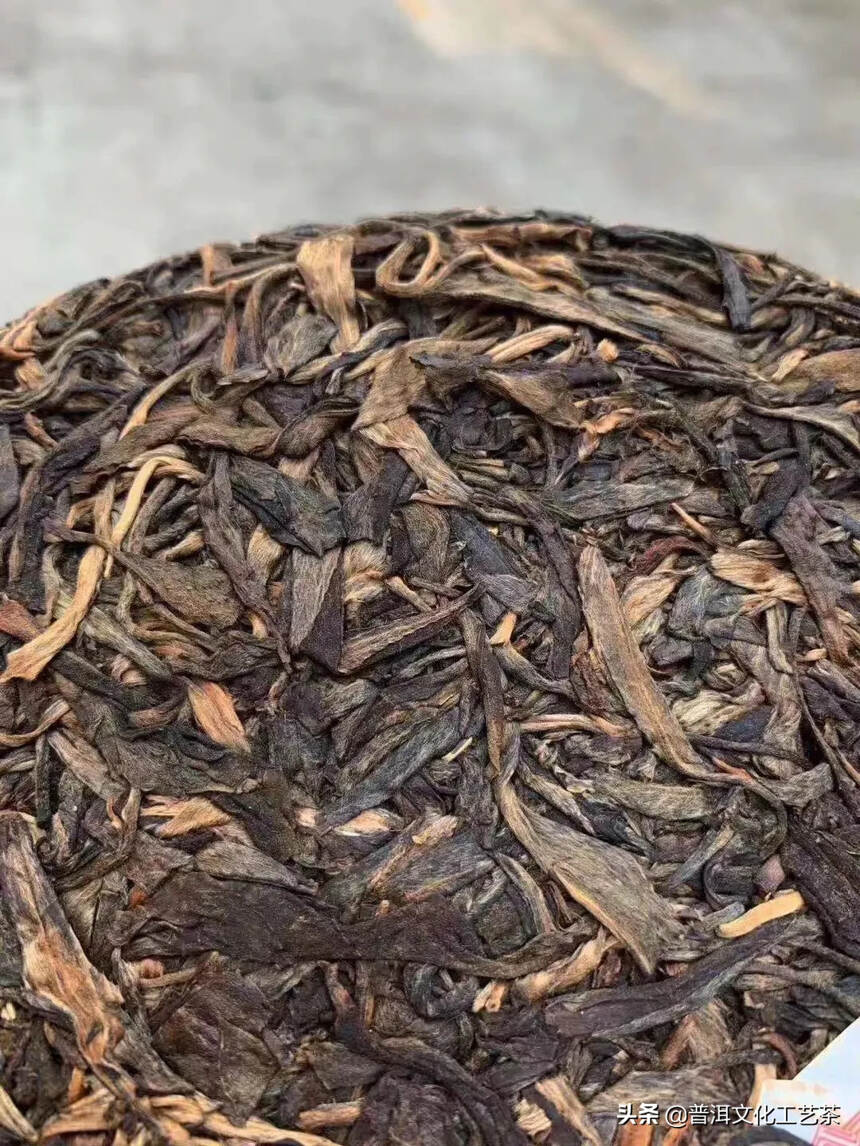 2004年凤临茶厂班章千年古茶树茶生茶， 1000g