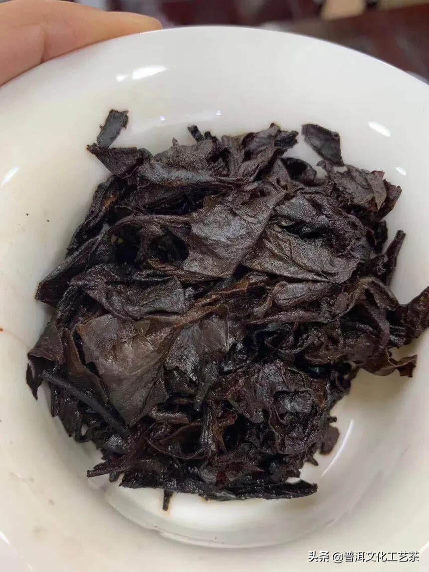 2000年凤临茶厂贰零砖茶，一款香气非常好的老熟砖，