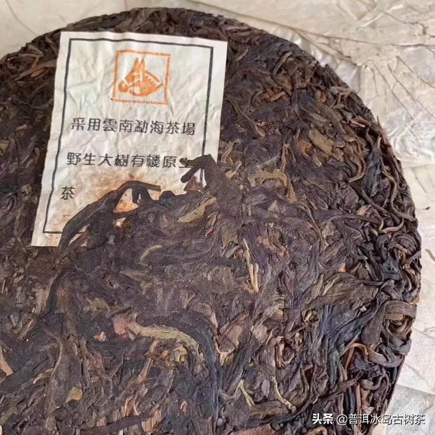 品茗讲的是一个心静，当它刚刚进入口中时，味道虽然涩，