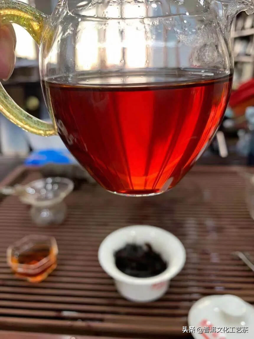 2000年凤临茶厂贰零砖茶，一款香气非常好的老熟砖，