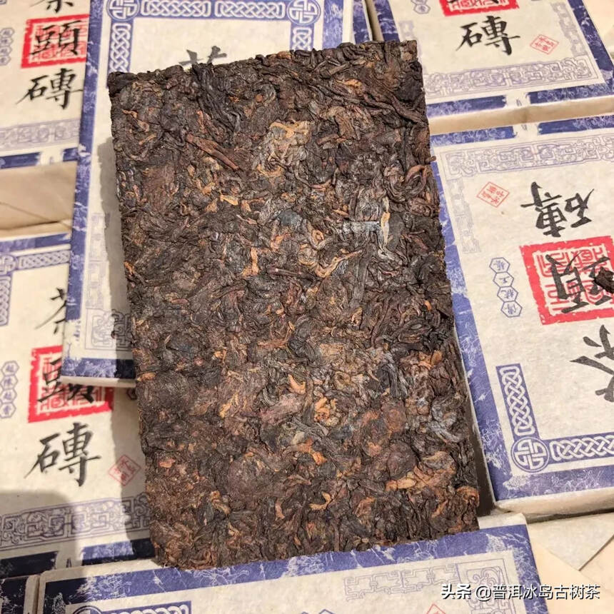 茶道讲究五境之美——茶叶，茶水，火候，茶具，环境。