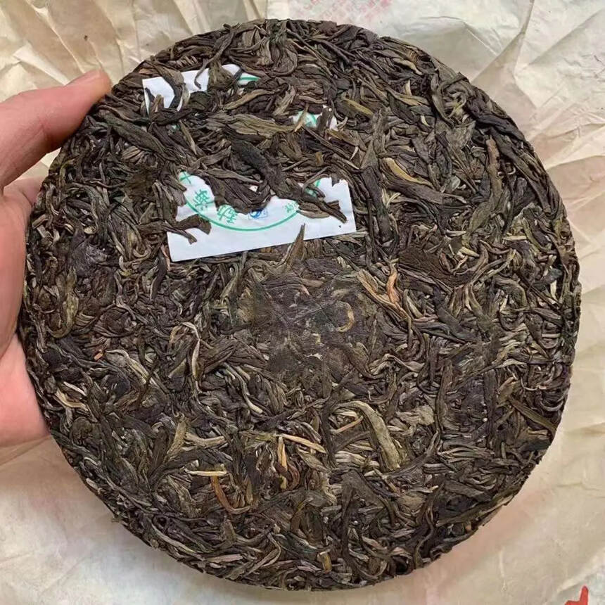 ??2006年布朗珍藏青饼，福今老生茶，回甘生津明显