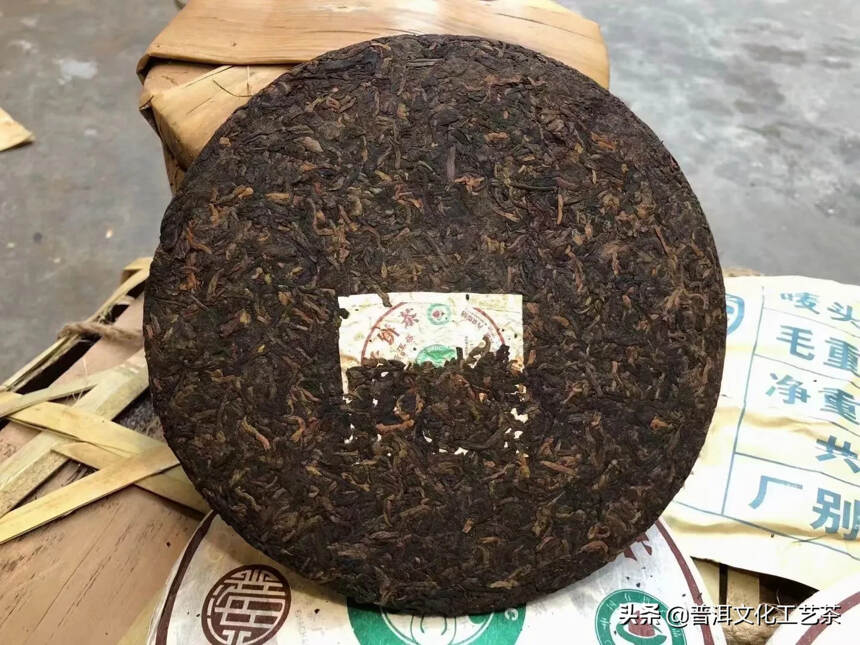 2005年兴海茶厂班章有机老熟茶
42片竹筐装，陈香