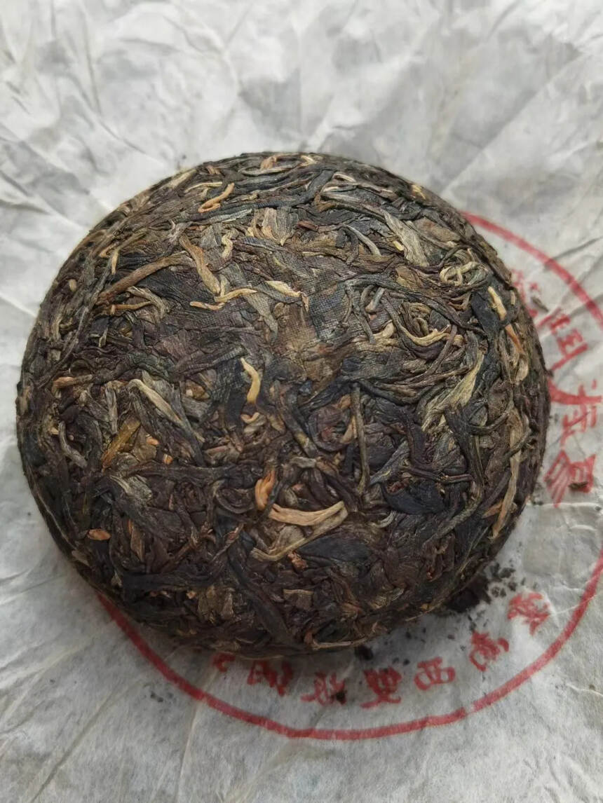 2002年易武斗茶大会茶王沱，张毅监制，一沱250克