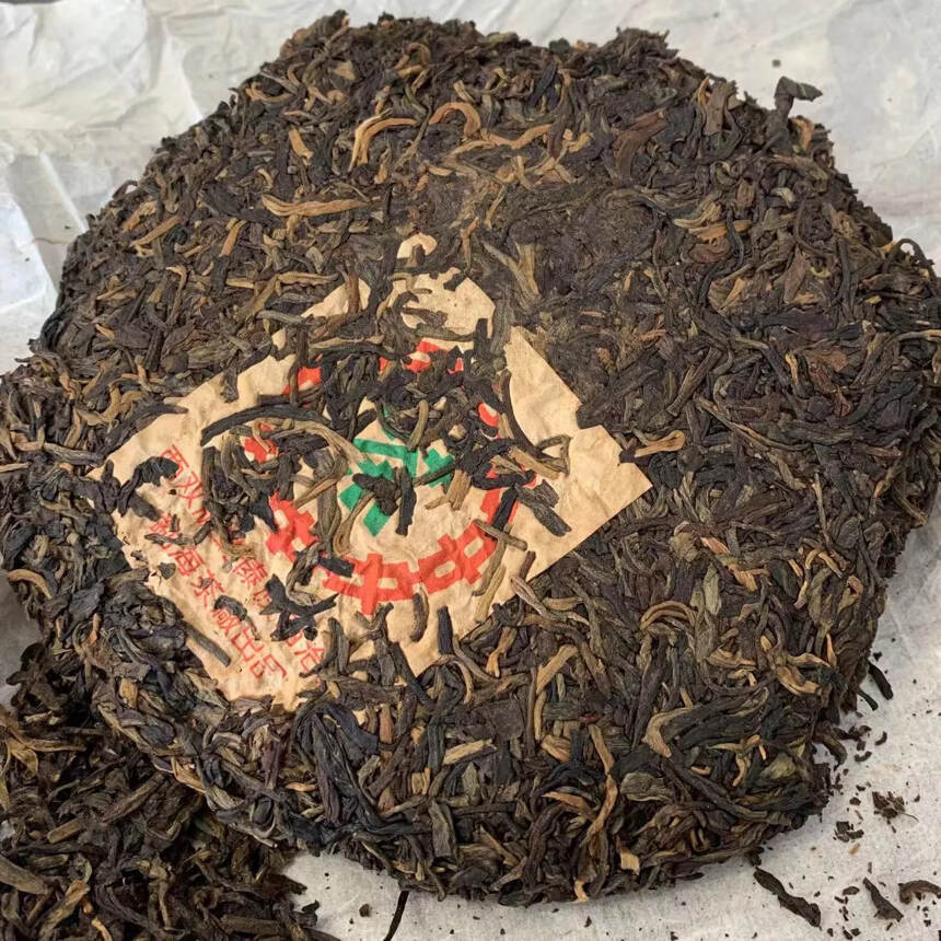 96年中茶厚纸绿印青饼，烟味足。