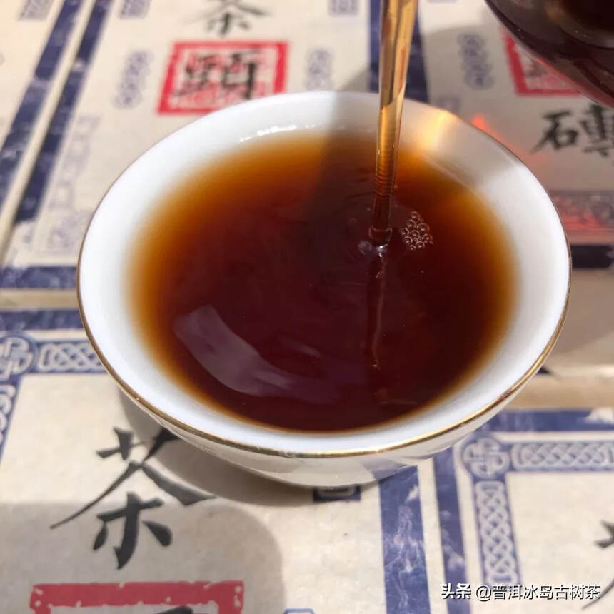 茶道讲究五境之美——茶叶，茶水，火候，茶具，环境。