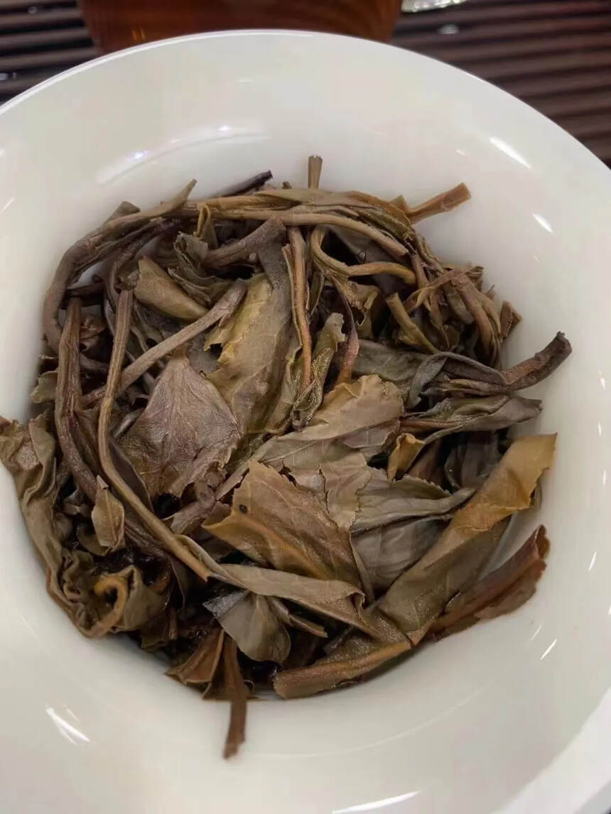 2002年班章竹筒茶，1kg/根，


茶叶选料等级