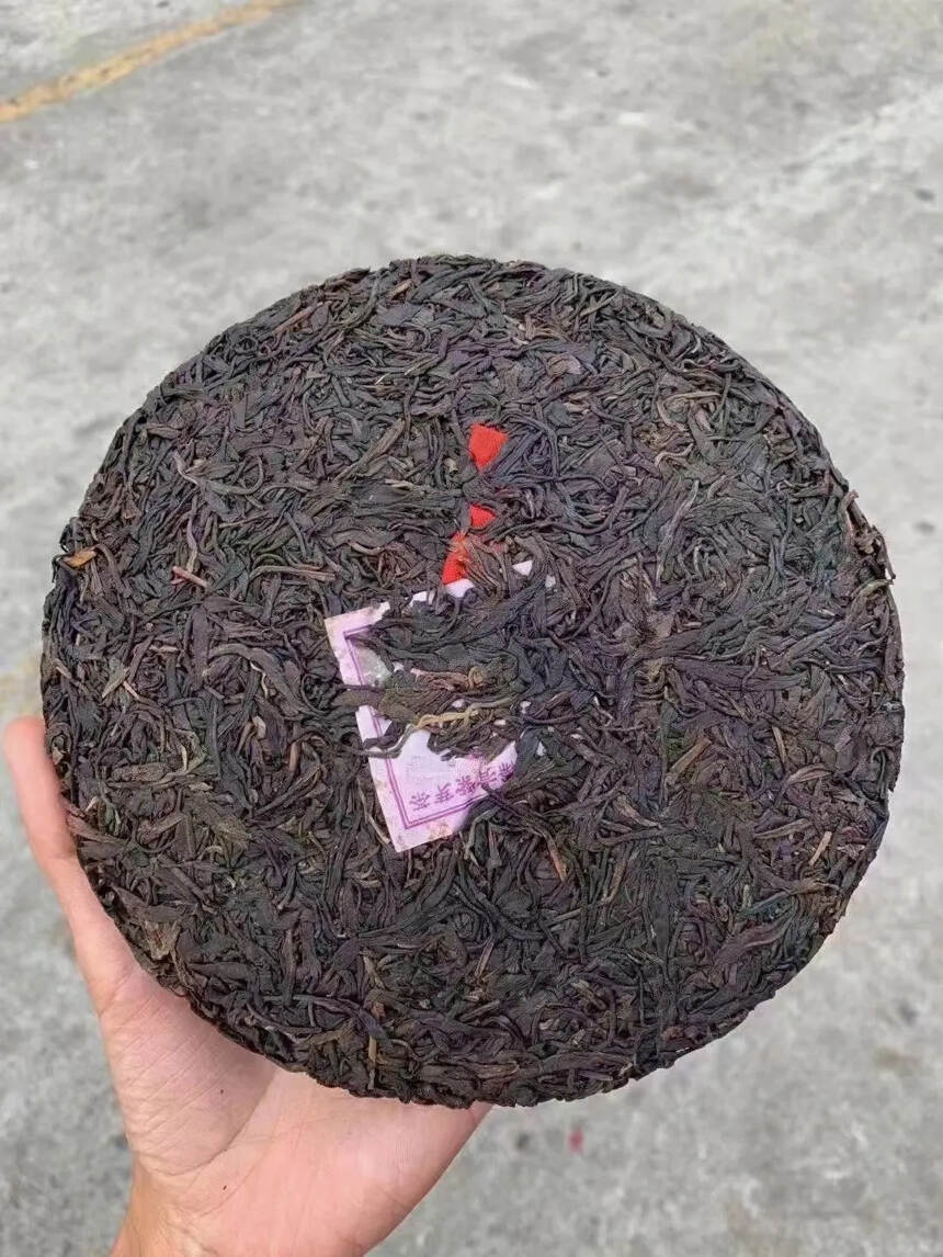 2013年瑞聘号稀有紫芽茶，357克/片，
古韵罕见