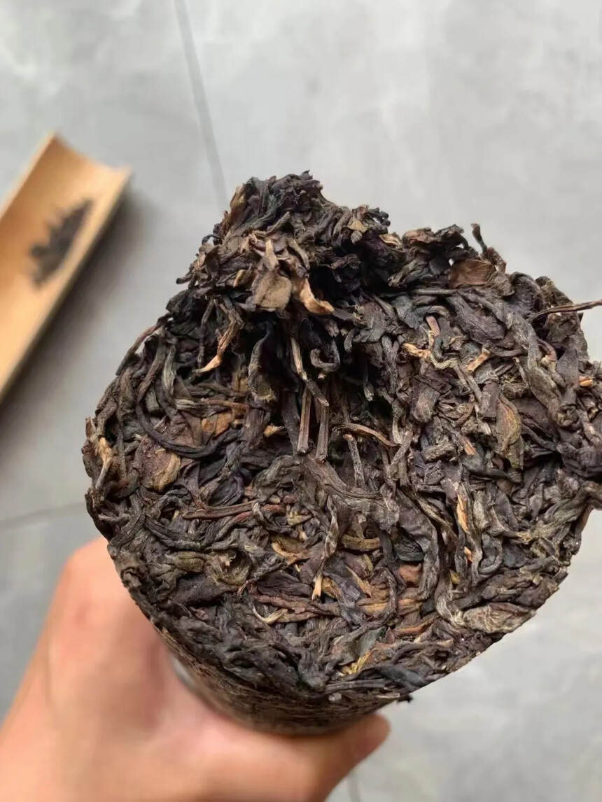 2002年班章竹筒茶，1kg/根，


茶叶选料等级