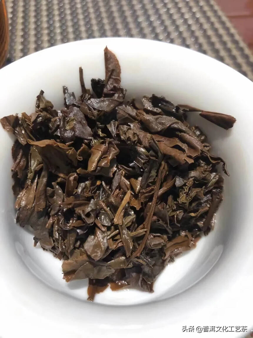 06年下关御赏贡沱，200克
下关沱茶因为甘洌的口感