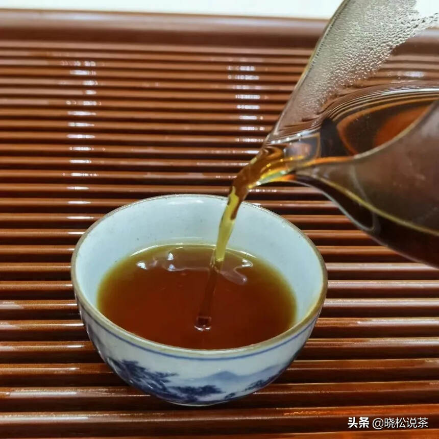 【班章料做的熟茶】
喝惯改制前高端熟茶的老茶客，
喝