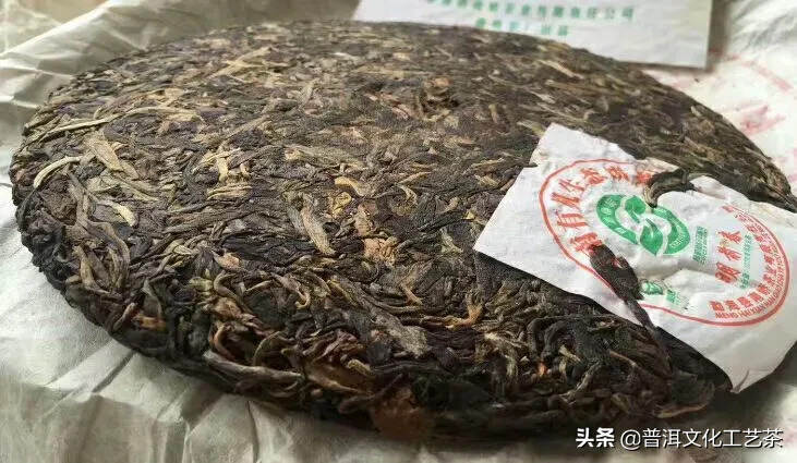 2007年南峤茶业明前春，有机生态饼，357克/片，