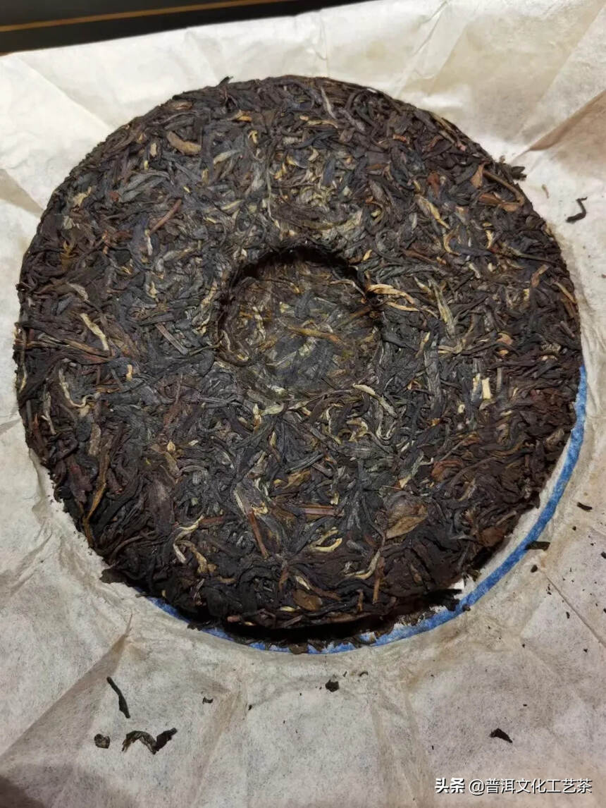 2000年花园茶厂蓝印圆茶
一饼357克，一提7饼，