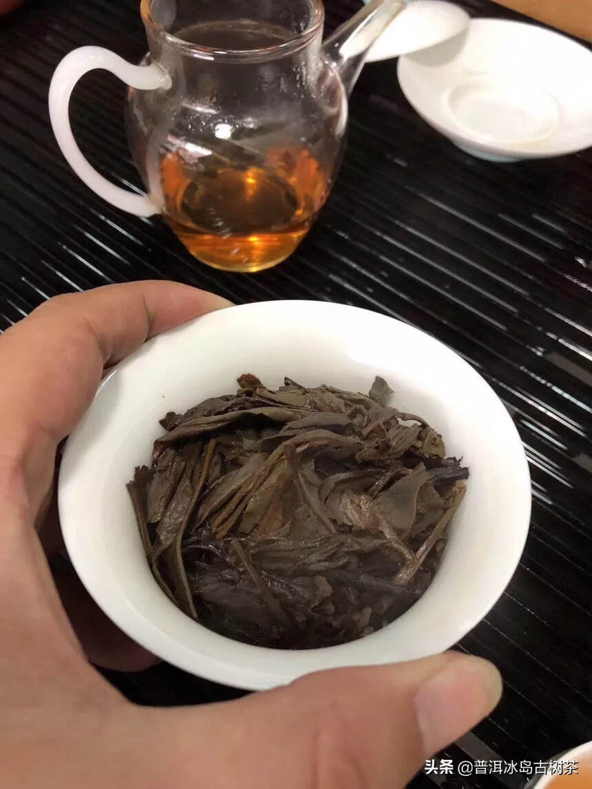 99年中茶黄印老班章橡筋老生茶，选料偏大树！华联公司