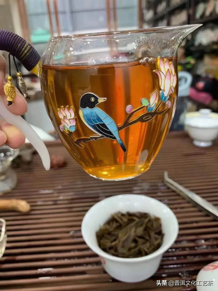 2006年南峤茶厂 孔雀，班章乔木古茶，357克/片