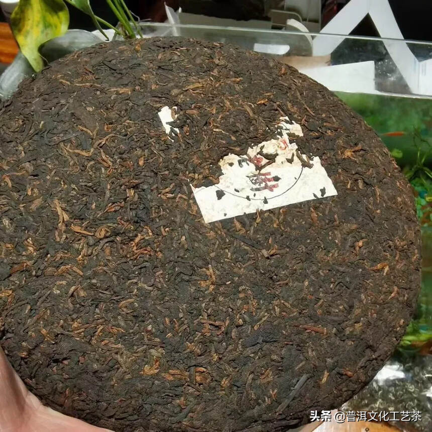 2017年龙园号乔木老树茶
原料选用勐海西双版纳高海