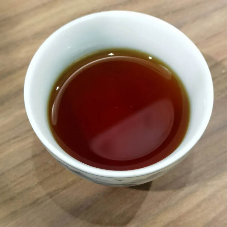 【口感很好的一款老熟茶】
1998年中茶（云南省茶叶