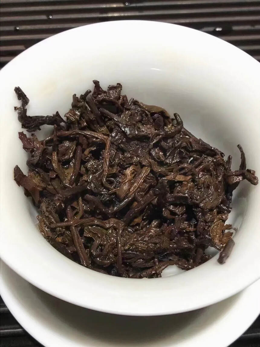 2004年南嶠班章老树圆茶宫廷贡饼熟茶！宫廷金芽压制