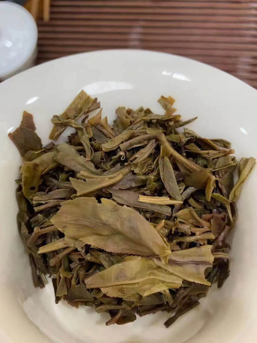 里外一口料2015年布朗山龙柱圆茶，1000克/个，