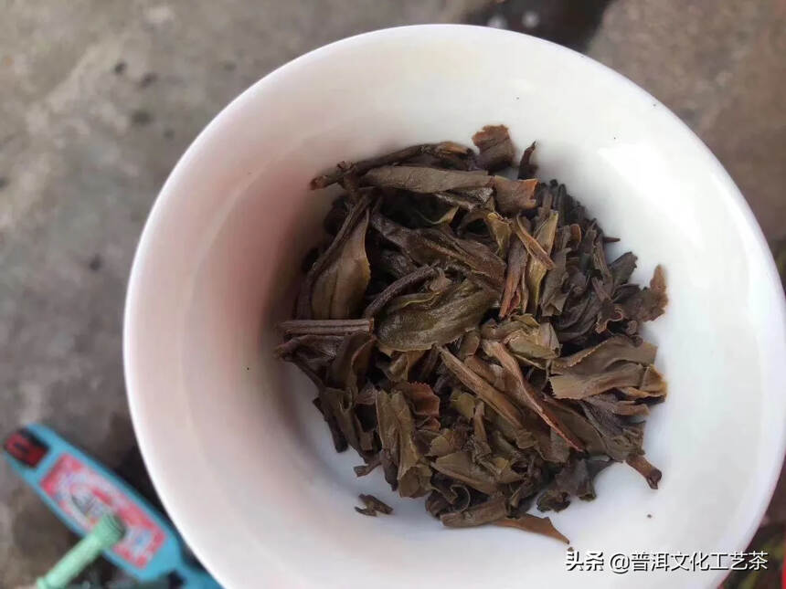 【重量级老茶—凤临茶厂20kg大饼，里外一口料，包心