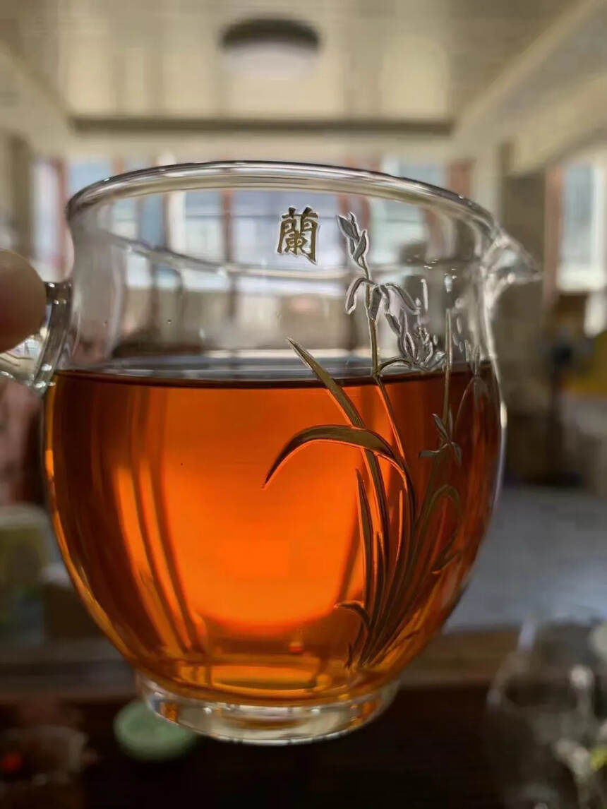 2006年凤临高香孔子文化节纪念普洱茶，选料为纯正古