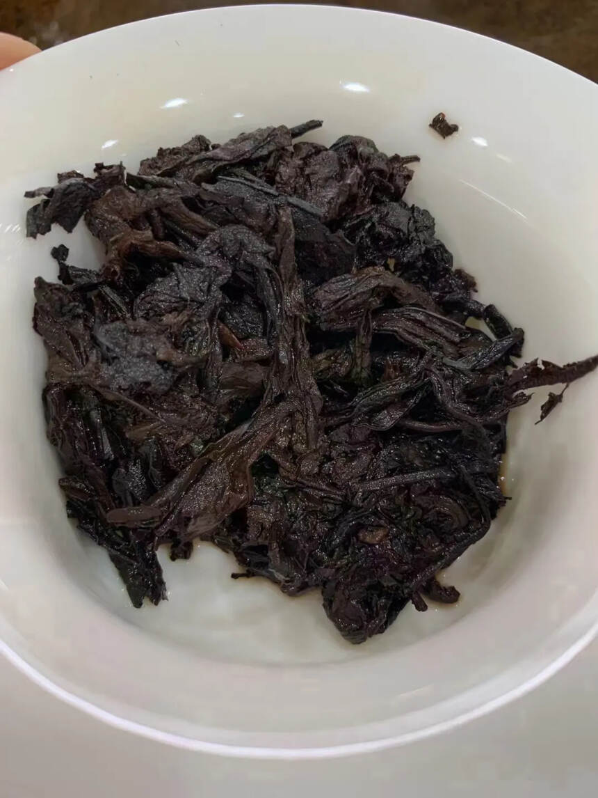 2001年六星班章古树熟茶饼，357克/片，
纯干仓