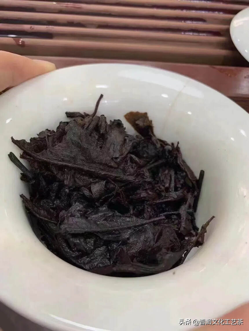 【2000年凤临茶厂贰零砖茶】
一款香气非常好的老熟