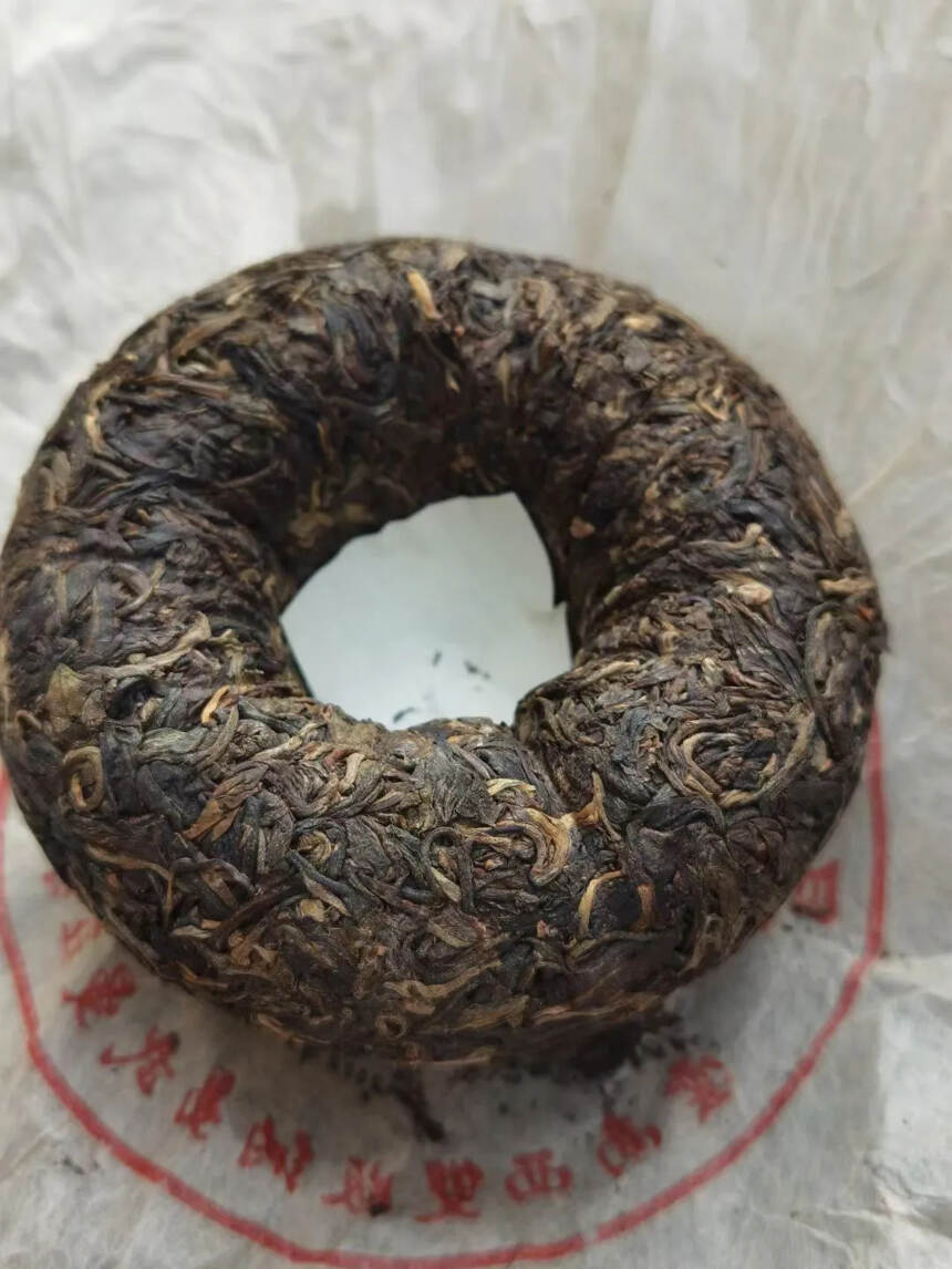 2002年易武斗茶大会茶王沱，张毅监制，一沱250克