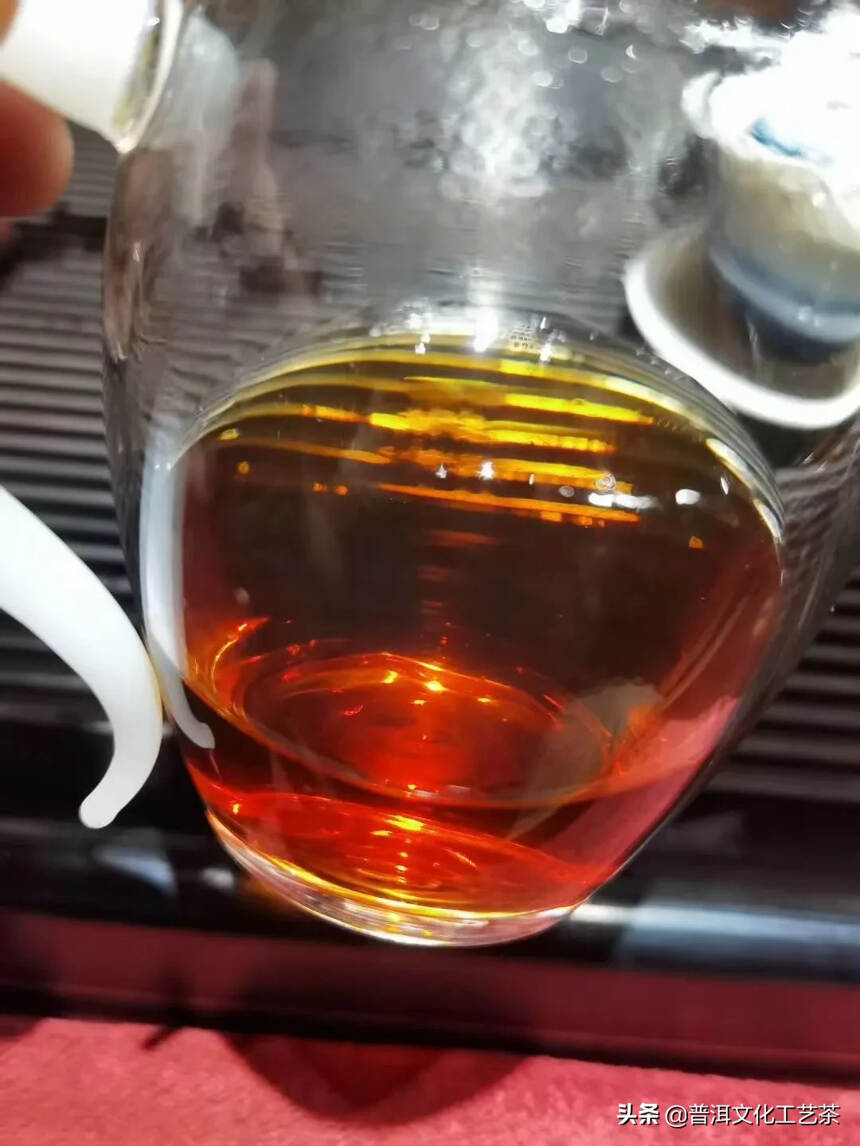 少量经典熟沱
94年凤凰沱茶，一沱100克，一件26