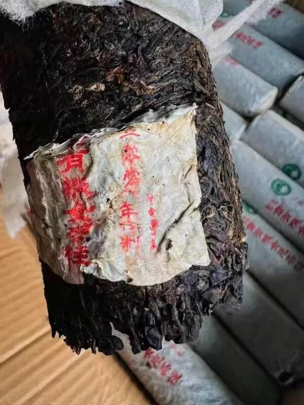 03年班章有女儿茶柱，此茶茶气劲霸，纯正的班章味，烟