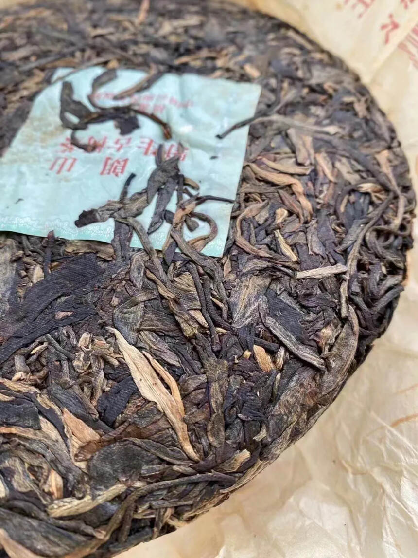 2012年 布朗山野生古树茶，福海元龙生普洱茶，勐海